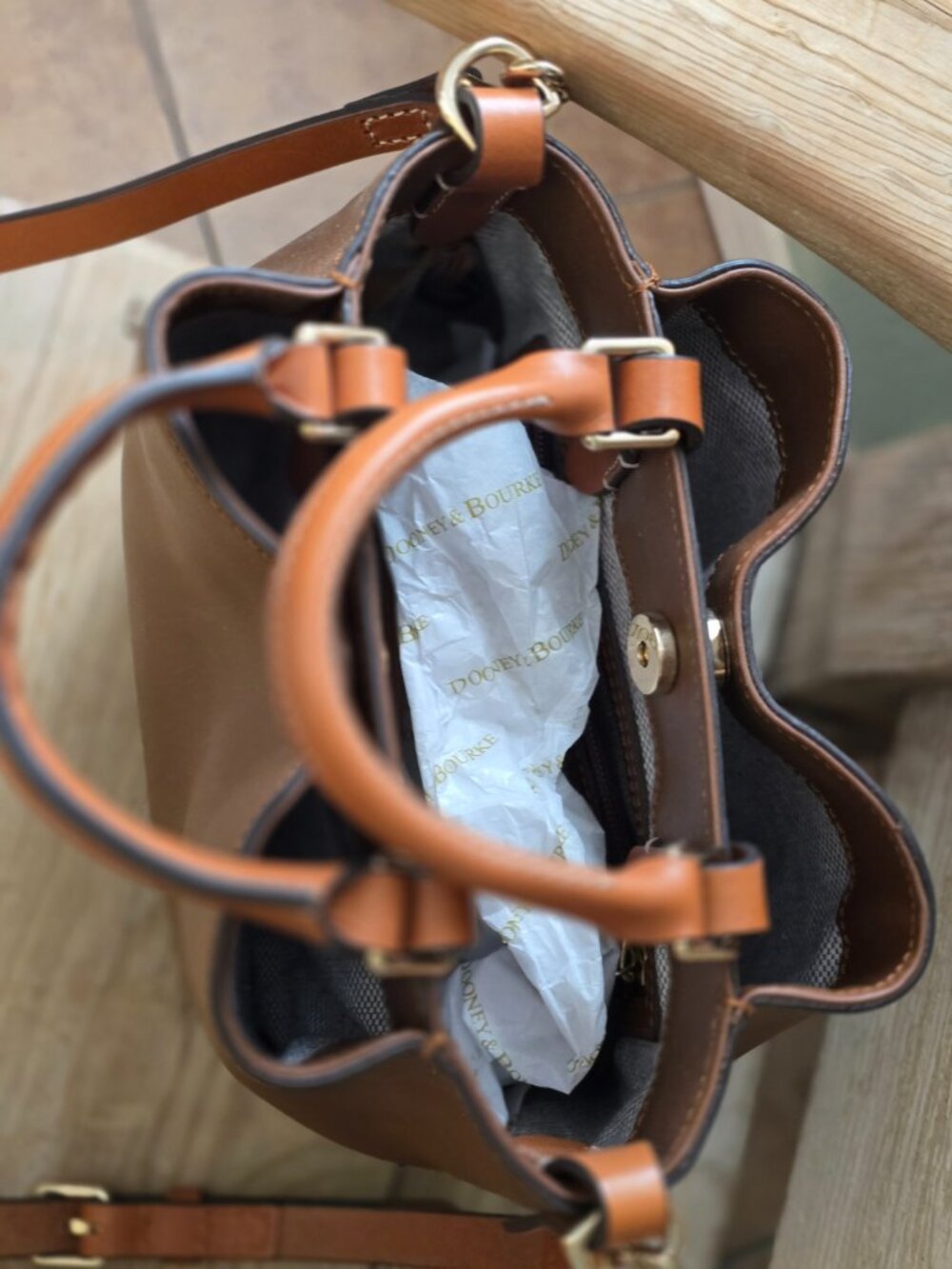Dooney & Bourke Small Leather Barlow - Picture 4 of 14
